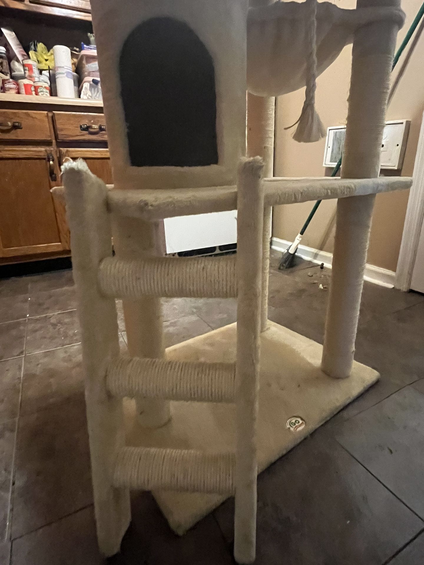 Sturdy Multi-Level Cat Tree β Excellent Condition!