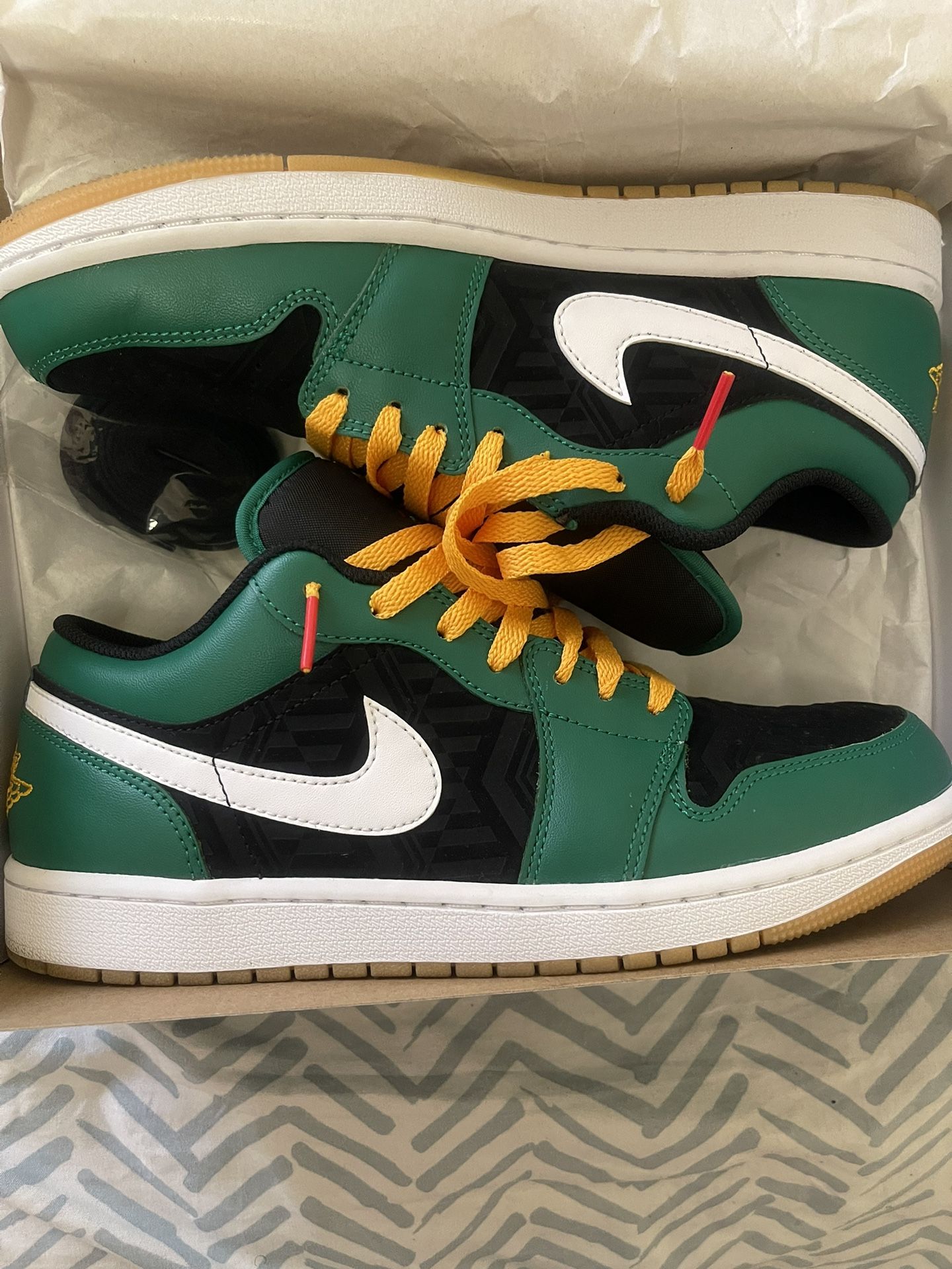 Jordan 1 Low “Malachite” Mens Sz 9.5