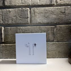 Apple AirPods (2nd generation) with charging case white