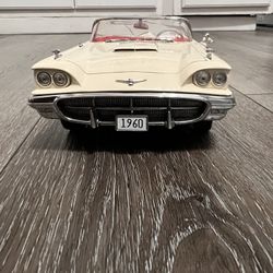 Sun Star 1/18 Scale 1960 Ford Thunderbird Convertible It Has A Small Crack On Windshield 