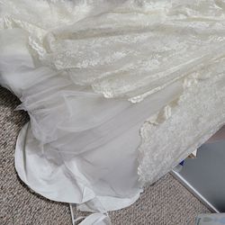 Size 6 Wedding Dress Never Worn With Veil