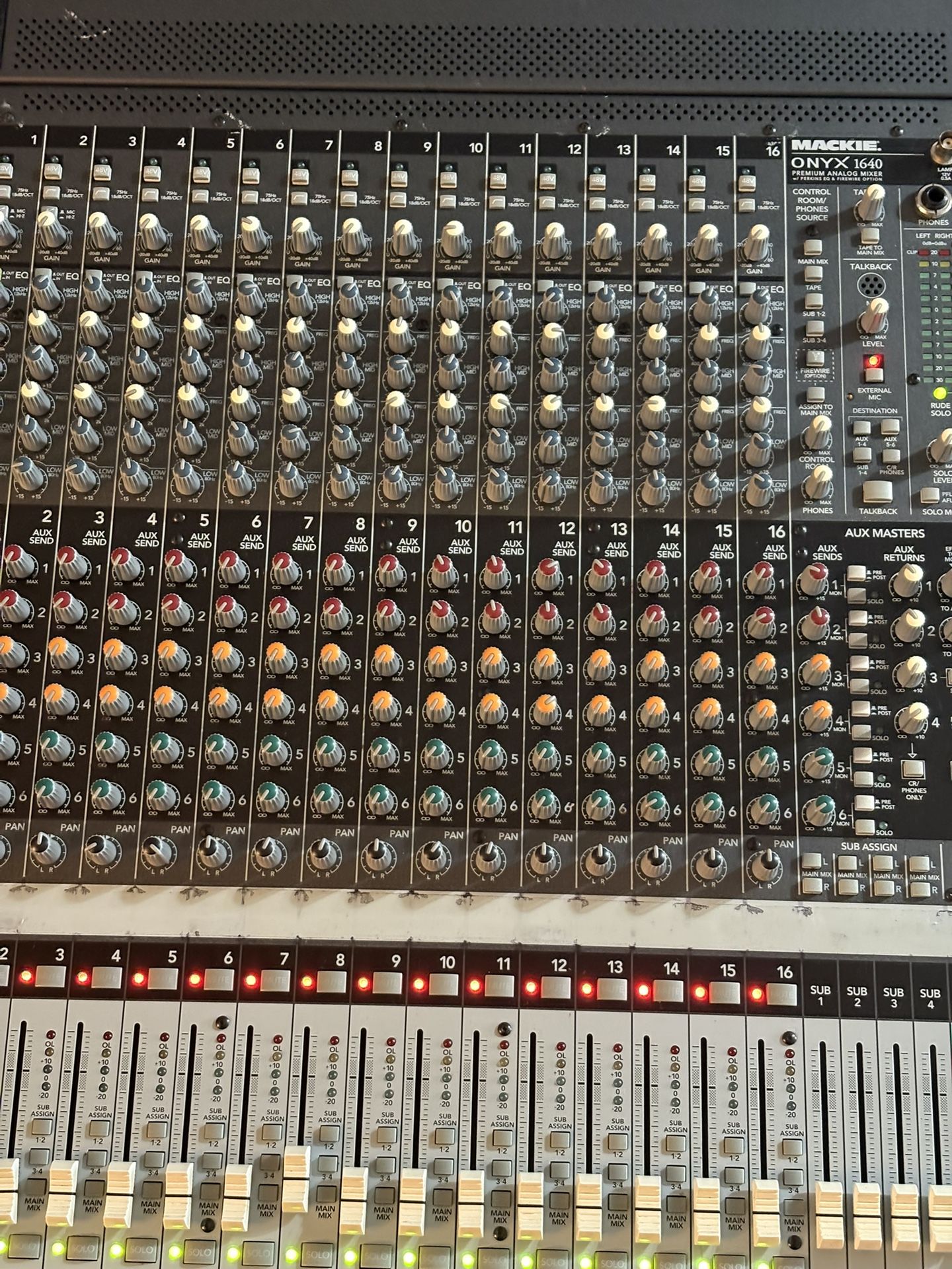 Mackie Onyx 1640 16-Channel, 4-Bus Analog Recording Mixer Mackie