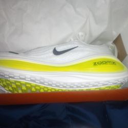 Women's Nike Vomero Plus ******New******