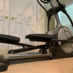 NORDICTRACK E ELLIPTICAL MACHINE ( LIKE NEW & DELIVERY AVAILABLE TODAY)