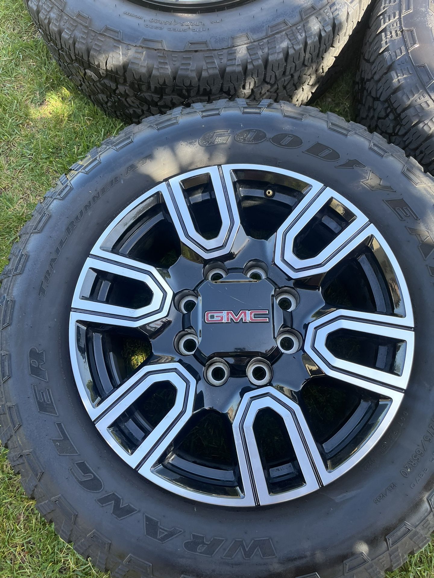 GMC Sierra 2500 AT4 Wheels