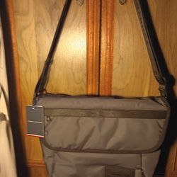 Tommy Hilfiger
Men's Large Messenger Bag