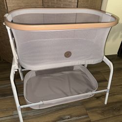 Maxi-Cosi Iora Bedside Bassinet – Light Gray Color