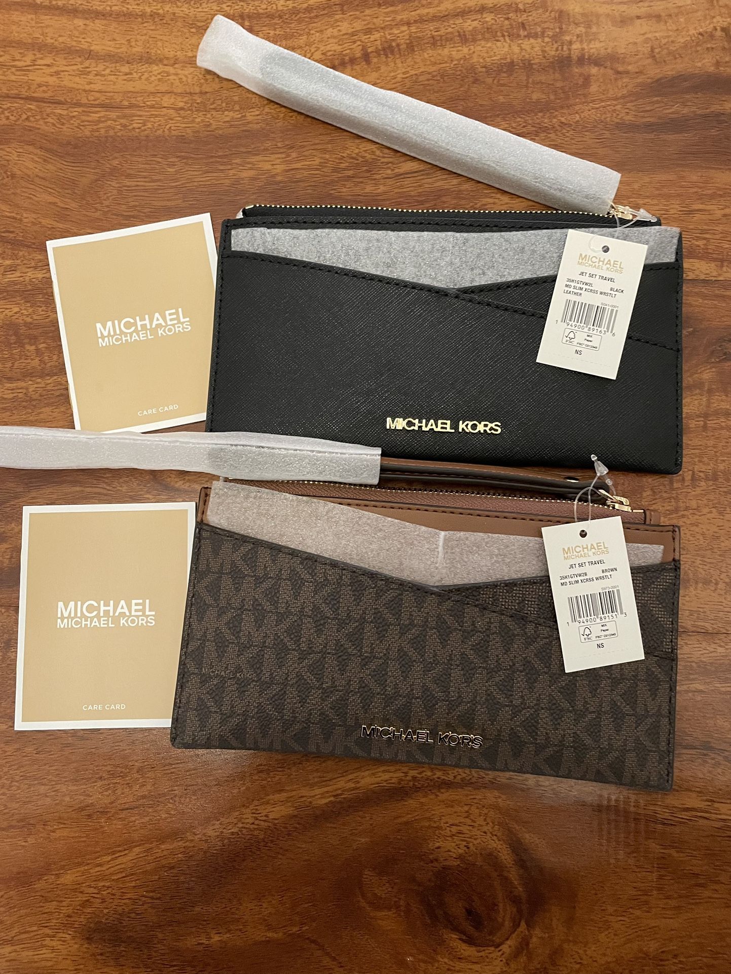 Michael Kors Wristlet 