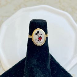 VINTAGE WALT DISNEY PRODUCTIONS MICKEY MOUSE GOLD OVAL SHAPE CHARM LOCKET RING