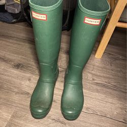 dark green Hunter rain-boots Women's US 7