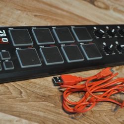 AKAI Pro LPD8 Portable MIDI Drum Pads & Controller + MiniUSB Cable