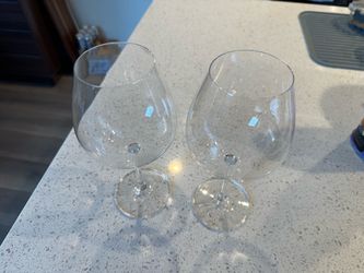 Stemmed wine glasses - 6 total