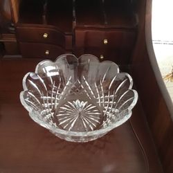 Nice Crystal Bowel 10 Inch Wide 4 Inch Tall