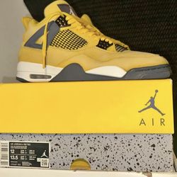 Air Jordan ‘Lightning’ 4