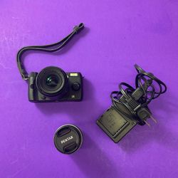 Pentax Q7 Mirrorless Camera Kit – Body + 2 Lenses (Pentax 02 Standard Zoom) + Charger & Strap