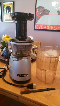 Omega VRT350 Heavy Duty Low Speed Vertical Masticating Juicer – Excellent Condition
