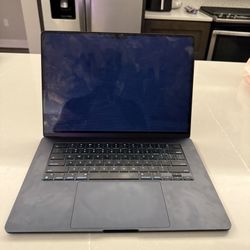 OBO MacBook Air 15” M2 8GB Ram 256GB