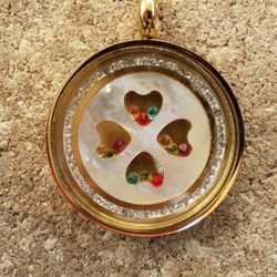 Mother Of Pearl Crystal Shake Locket