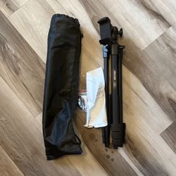 Tripod With Remote And Bag 