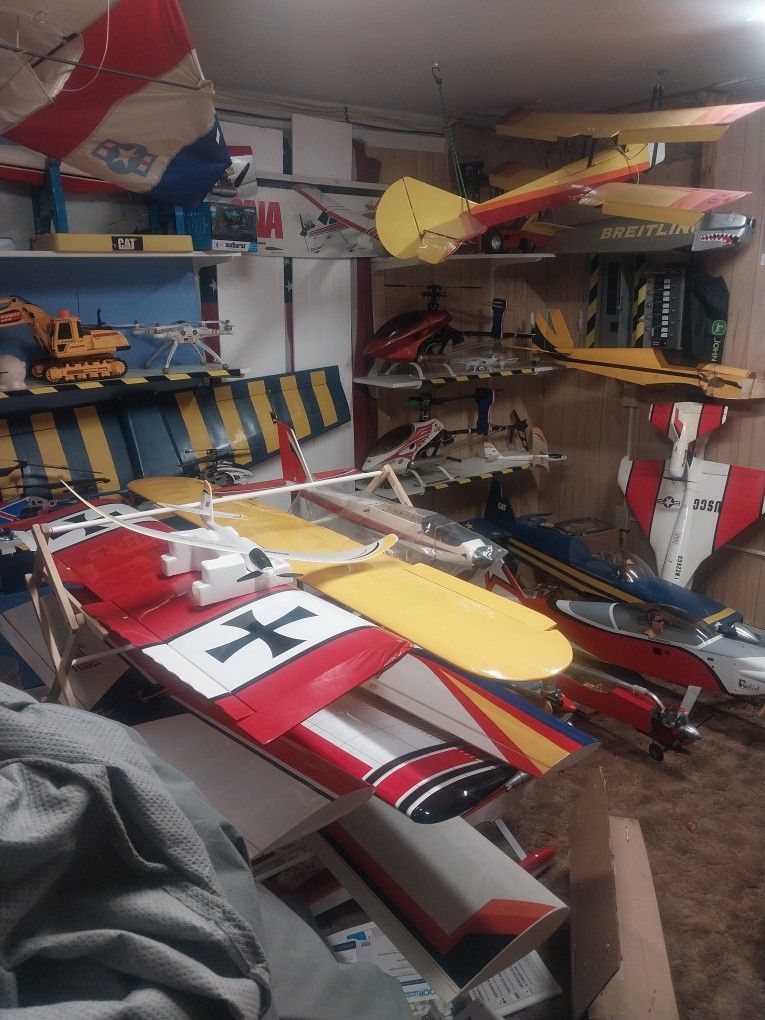 RC AIRPLANE ESTATE SALE