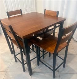 Table with 4 chairs
