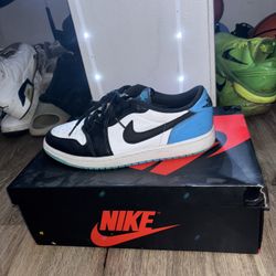 jordan 1 low powder blue , size 8.5