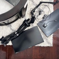 Workspace Like New Equipment + Microphone 