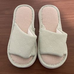 Women’s Slip-On Open Toe Slippers — Size 6–7 Brand New