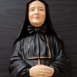 Vintage "Artmark Brand" Nun Vase. Medium Size. Rare.