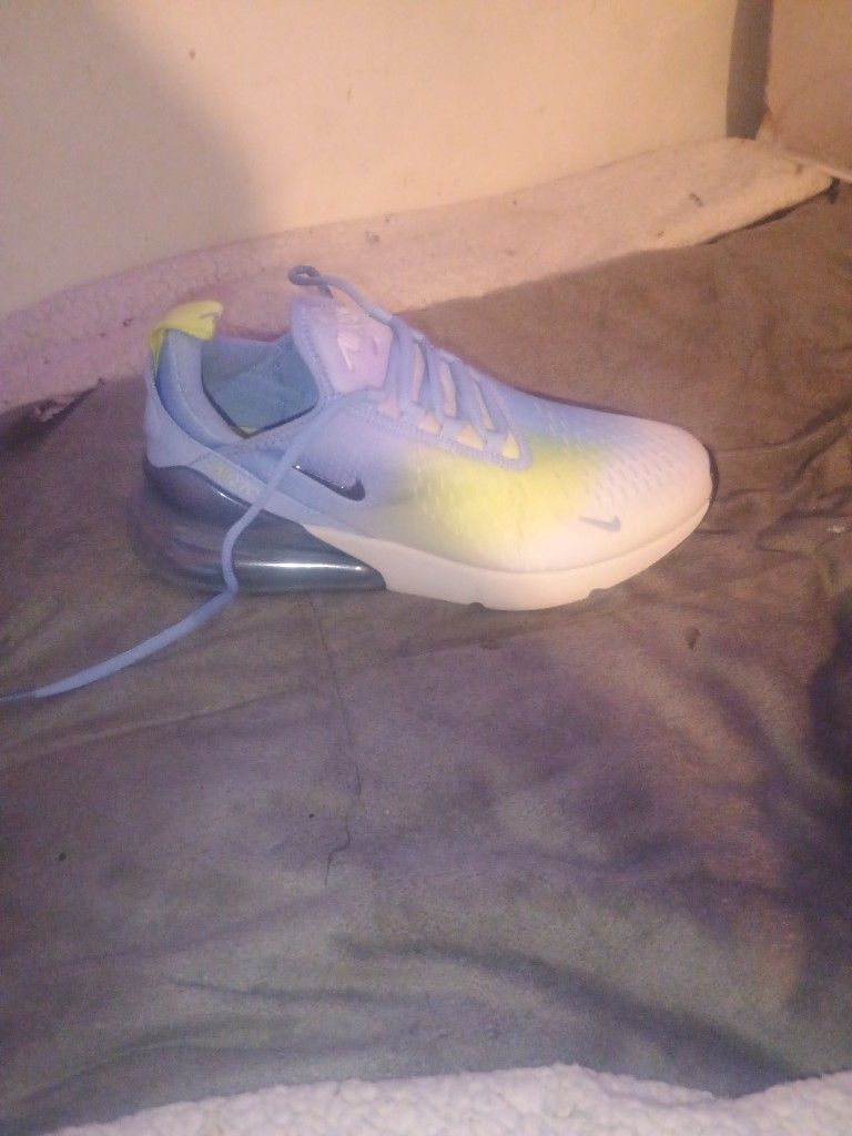 Women's Size 9, Nike Air Max. Multicolor