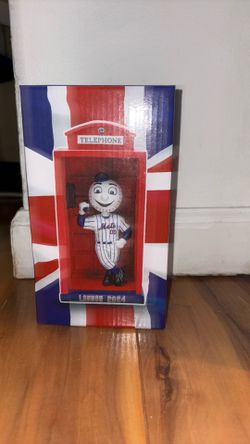 Mr Met London 2024 collectible telephone booth