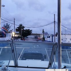 Rinker Vee Fiesta 310 Windshield 