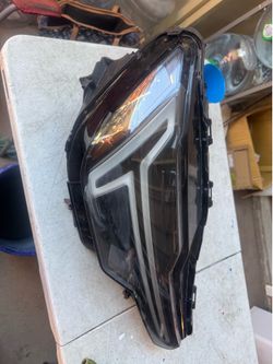 Volvo XC90 Right Headlight Oem