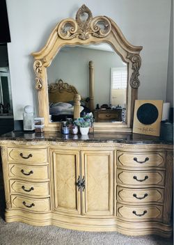 Bedroom Set - King Bed, Dresser, Nightstands, Bench