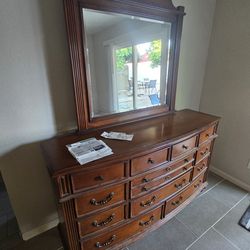 12 Drawer Dresser W Mirror In Excellent Shape. 