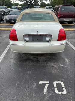2006 Lincoln Town Car
