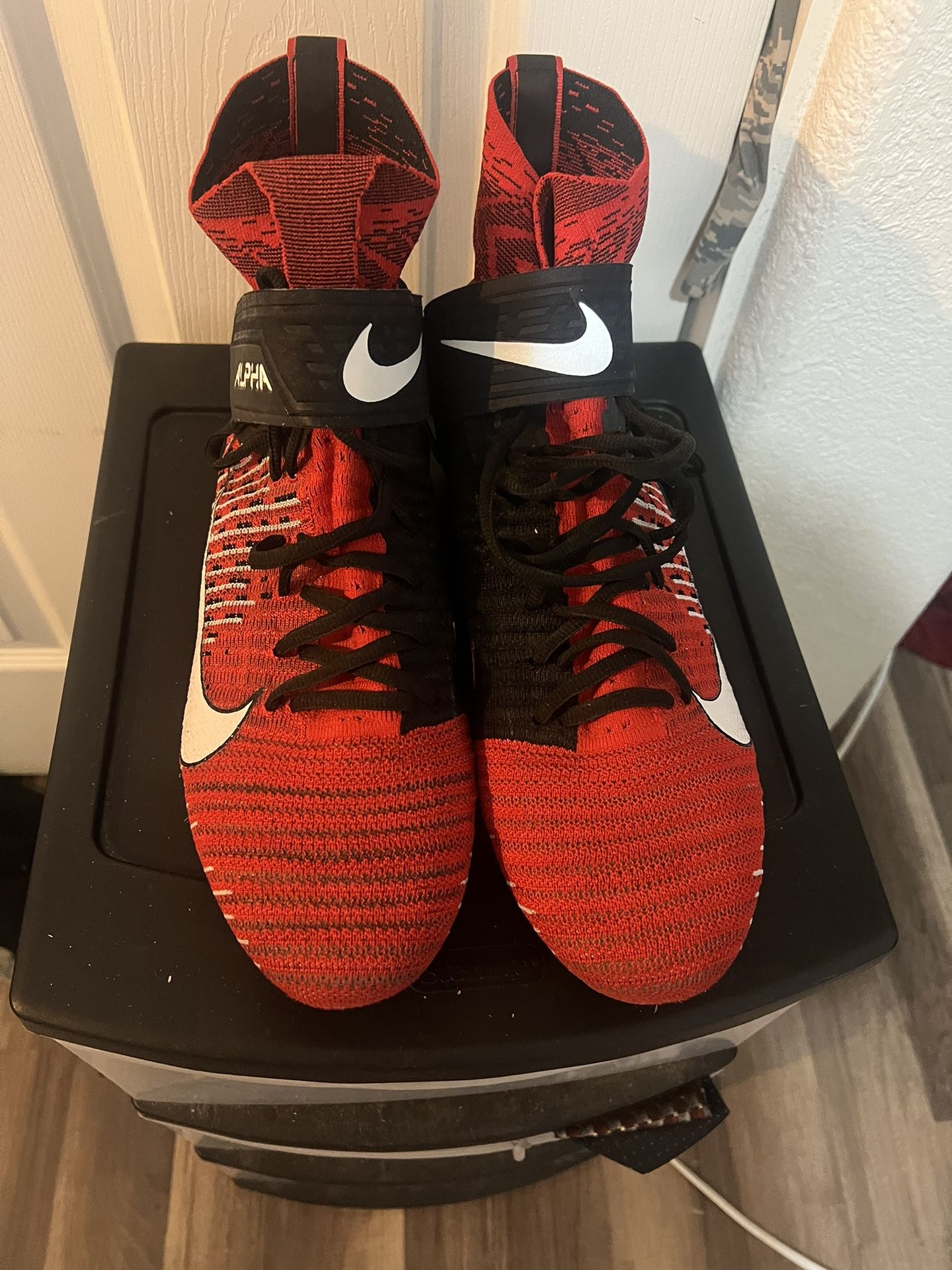 Nike Alpha Menace Elite 2 Flyknit Red Black Football Cleats