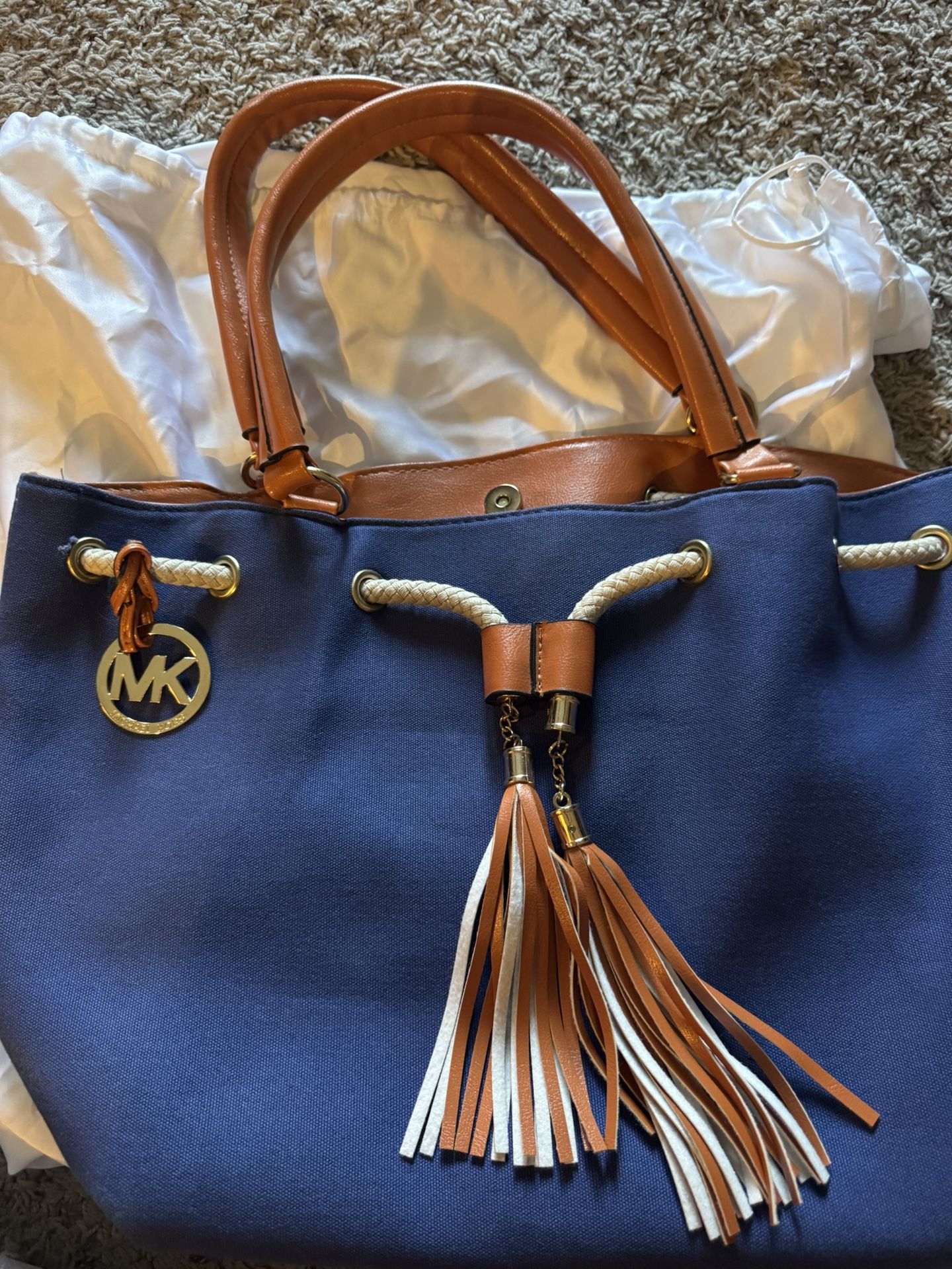 Michael Kors Bag “ AUTHENTIC “ ( Color Blue ) Amazing Condition