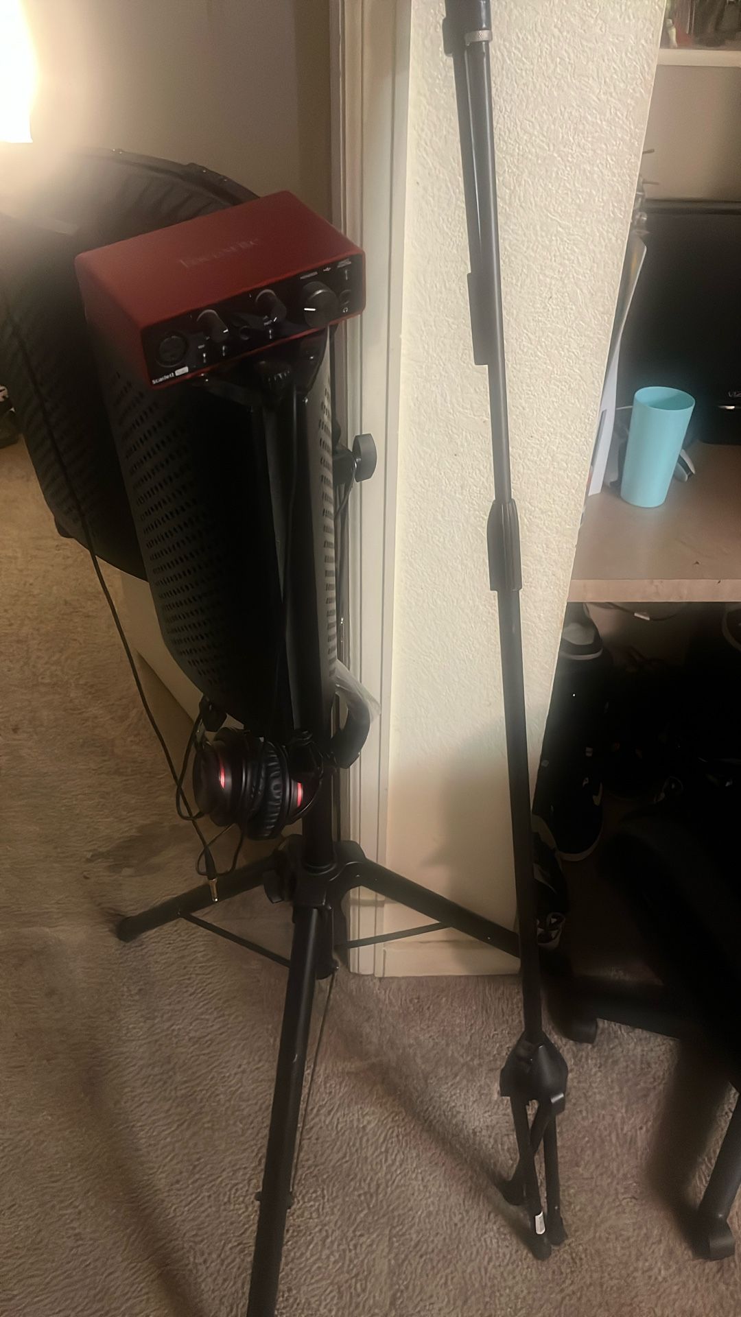 2 Mic Stands Studio Headphones 2 M Audio Studio Speaker With Interface