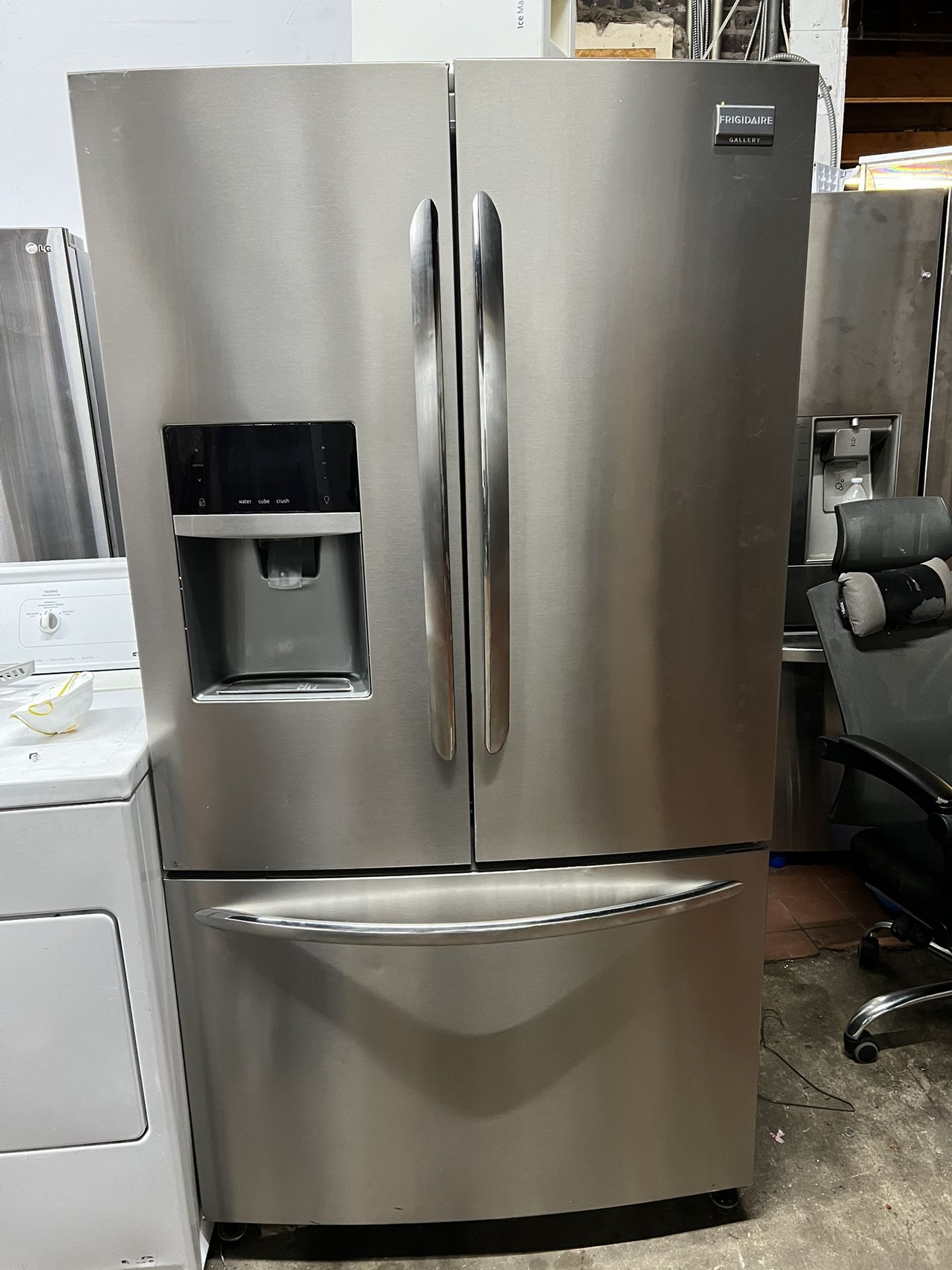 Frigidaire 36 W” French door refrigerator stainless steel/nevera tres puertas 
