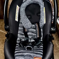 Like New Infant Car Seat & Base 