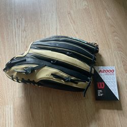 Lefty Black and cream Wilson A2000 baseball glove  