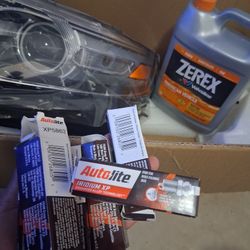 2013 Ford Taurus New Headlight /rightside W Extras