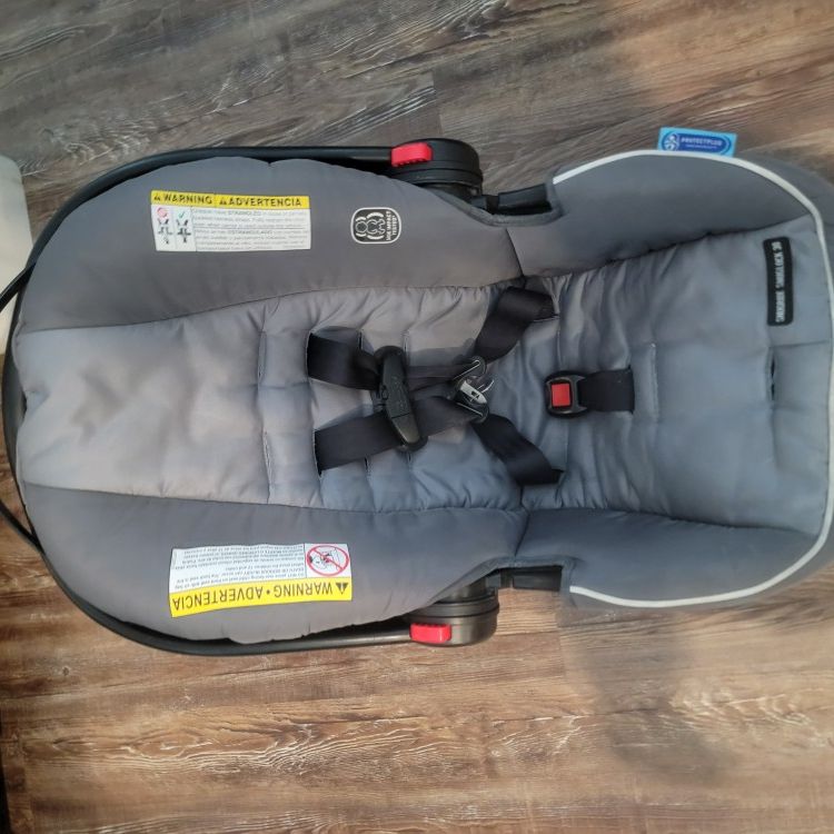 Graco Carseat and Base