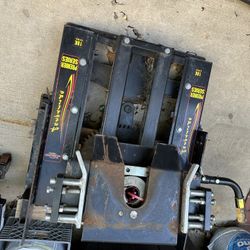 Demco Autoslide 5th Wheel Hitch