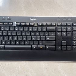Logitech K520 Wireless Keyboard with receiver & mouse