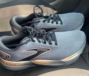 Brooks, Running Shoes (Women Size 9) Excellent Condition