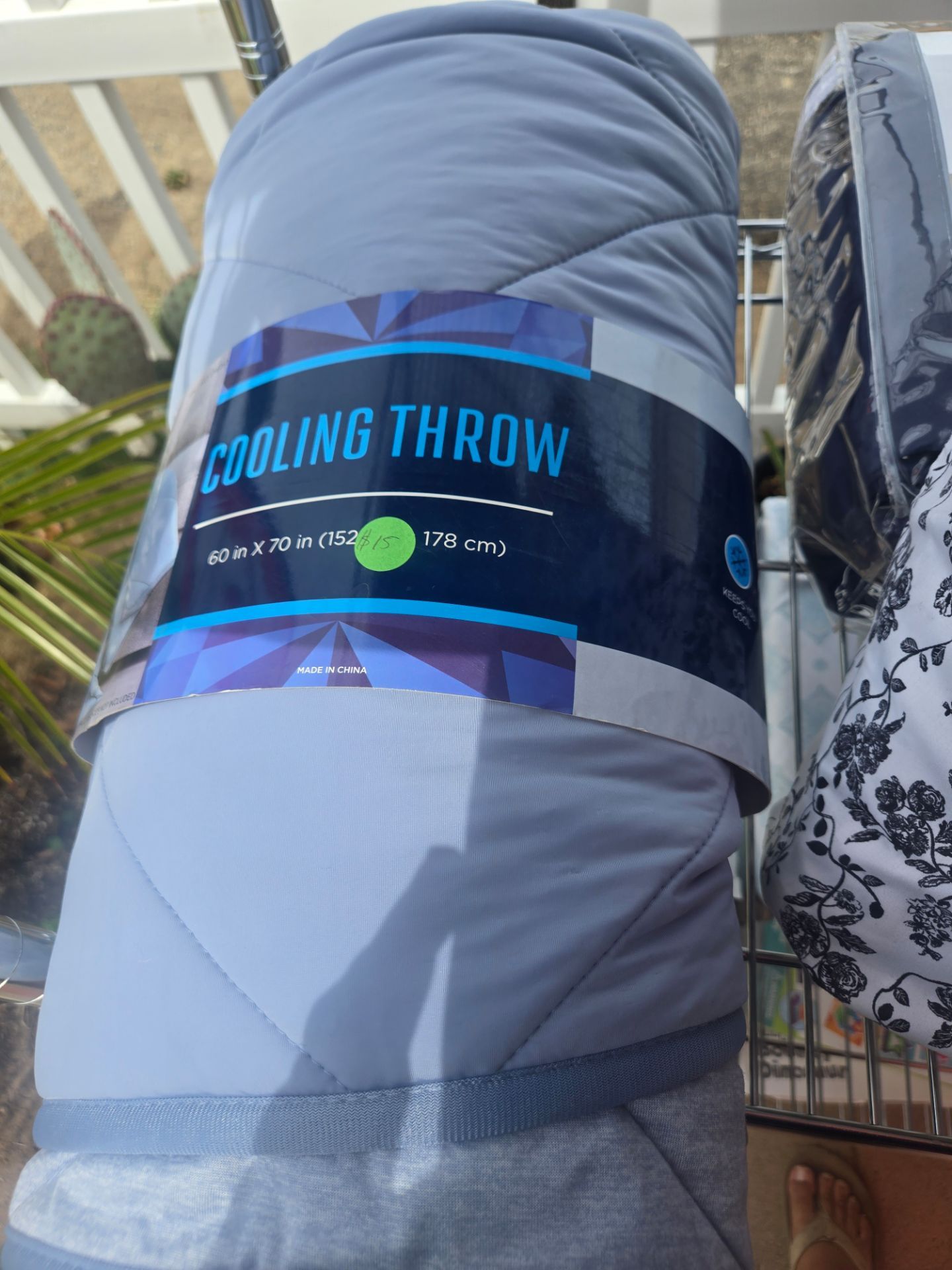 Cooling throw blanket