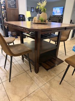 Table & set of 4 chairs