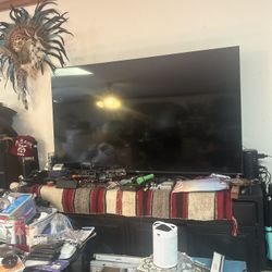 65 Inch Hisense Roku Flat Screen Smart Tv 